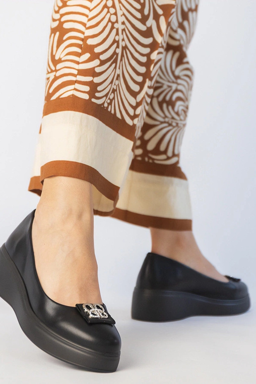 Czarne półbuty na platformie z...