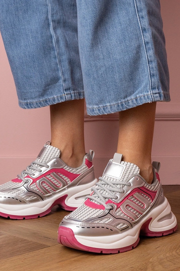 Srebrno-różowe sneakersy...