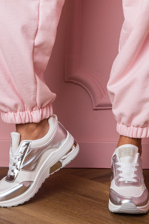 Białe sneakersy z cyrkoniami i... Białe sneakersy z cyrkoniami i...