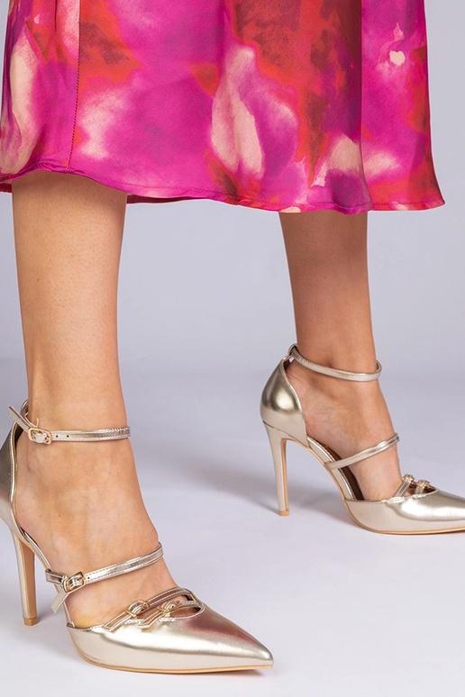 Złote czółenka na szpilce zapinane...