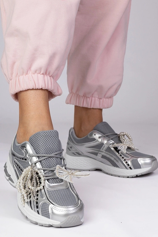 Srebrne sneakersy z odpinanymi...