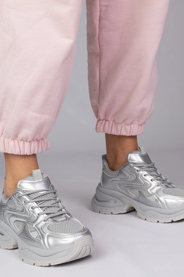 Srebrne sneakersy sportowe...