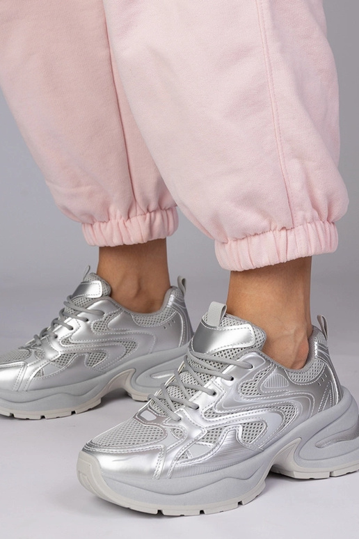 Srebrne sneakersy sportowe na grubej...