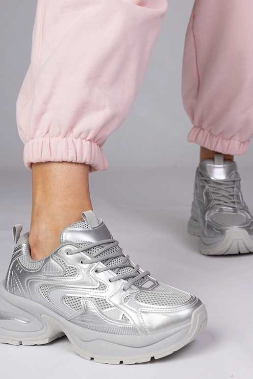 Srebrne sneakersy sportowe na grubej...