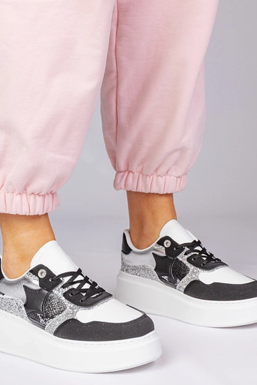 Czarne sneakersy z brokatem i zwierzęcym drukiem Bertula