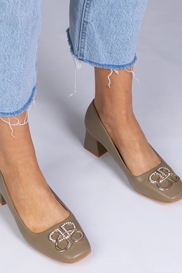 Zielone czółenka na niskim...