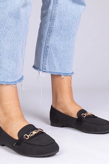 Czarne mokasyny o matowym...