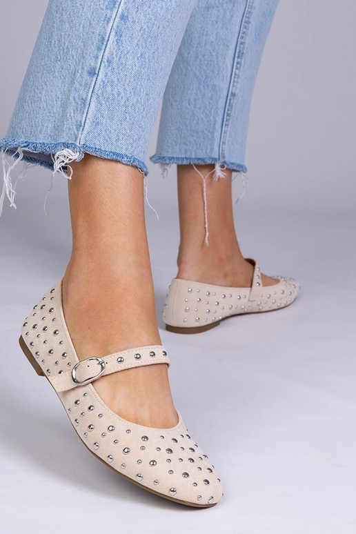 Beżowe balerinki ze ćwiekami i...