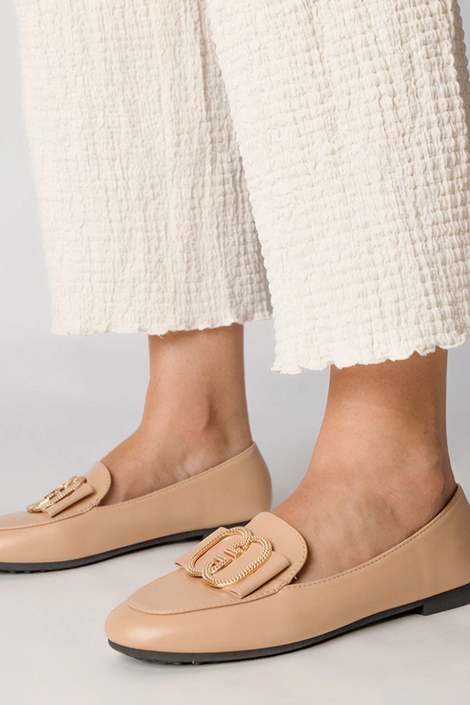 Kremowe mokasyny damskie ze złotą...