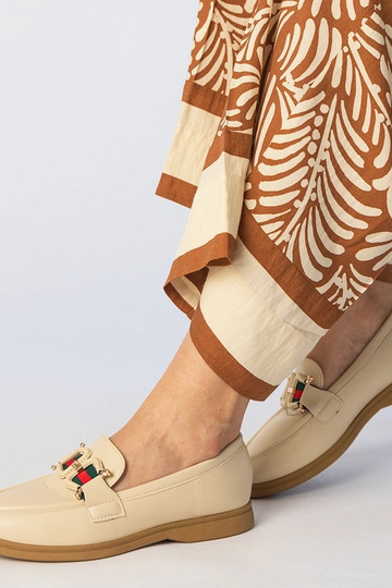 Kremowe mokasyny z ekoskóry...