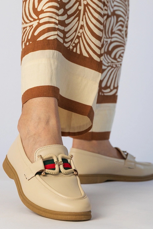 Kremowe mokasyny z ekoskóry z ozdobą...