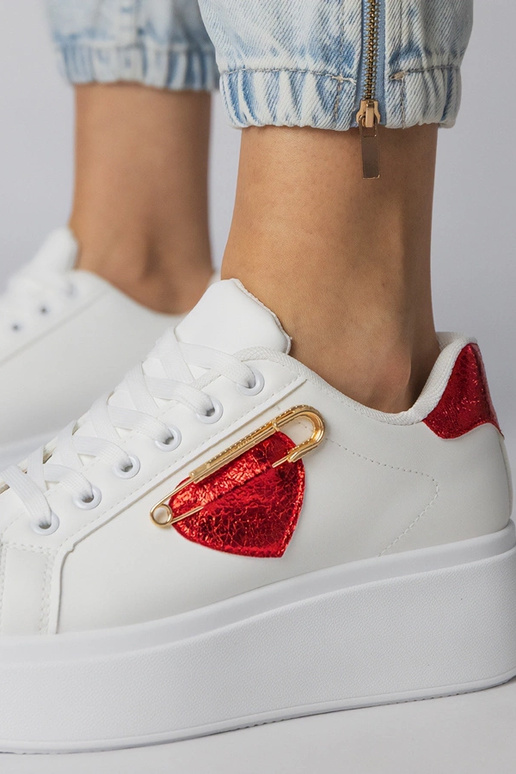 Białe sneakersy z czerwonym...
