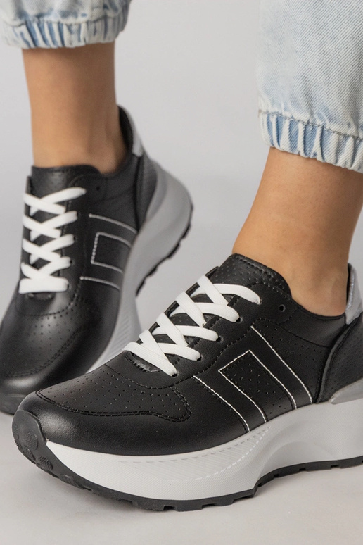 Czarne sneakersy sportowe ze srebrną...