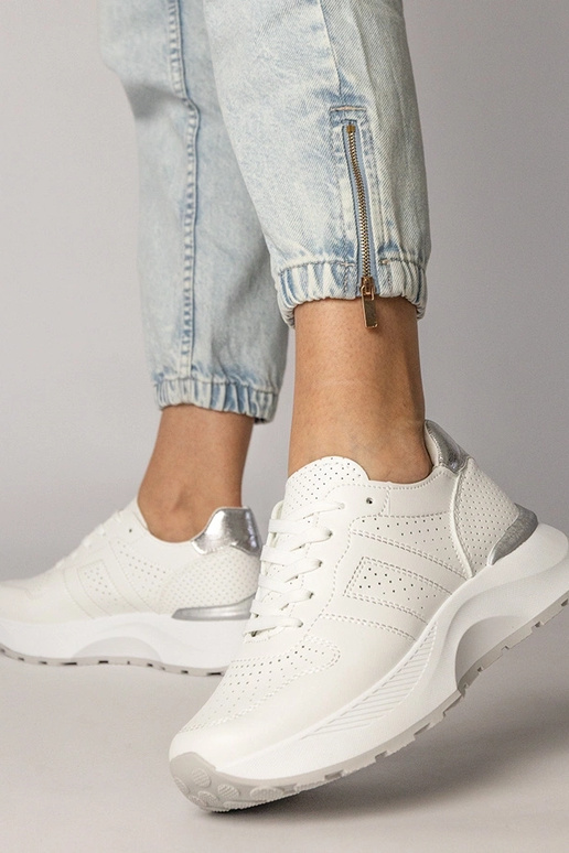 Białe sneakersy sportowe ze srebrną...