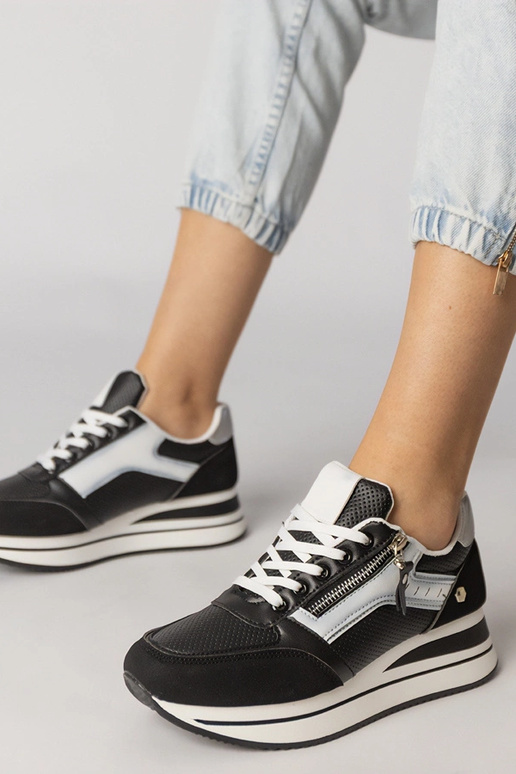 Czarne sneakersy sportowe zdobione...