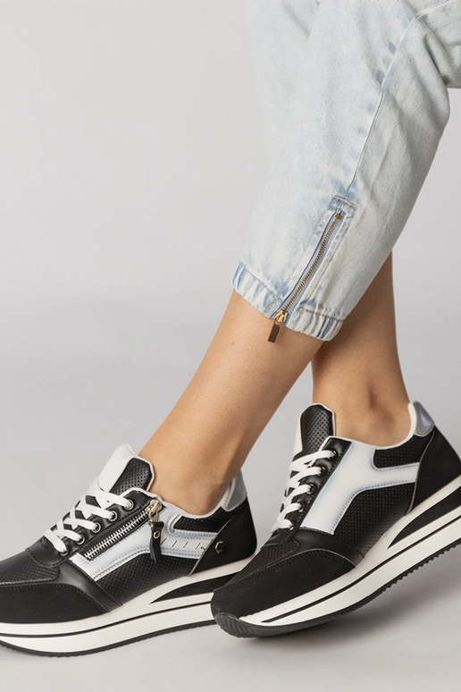 Czarne sneakersy sportowe zdobione...