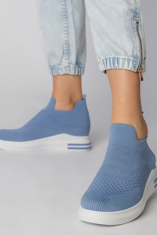 Niebieskie sneakersy skarpetkowe...