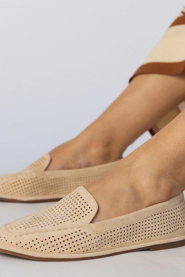 Beżowe mokasyny ażurowe z... 2
