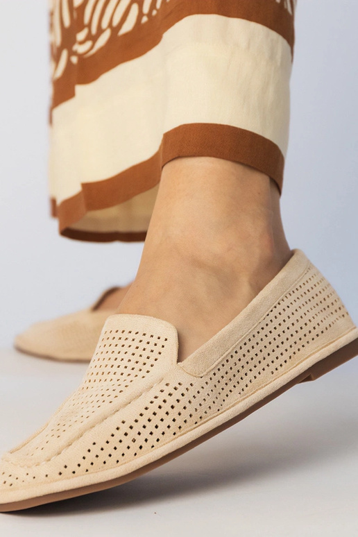Beżowe mokasyny ażurowe z ekozamszu...