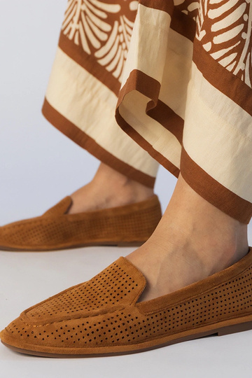 Karmelowe mokasyny ażurowe...