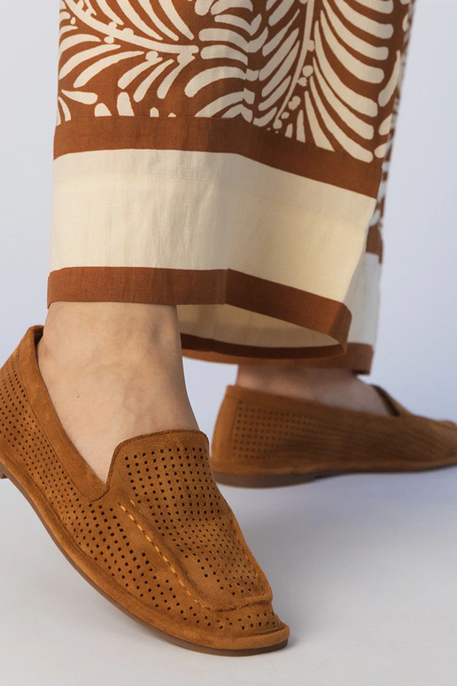 Karmelowe mokasyny ażurowe z...