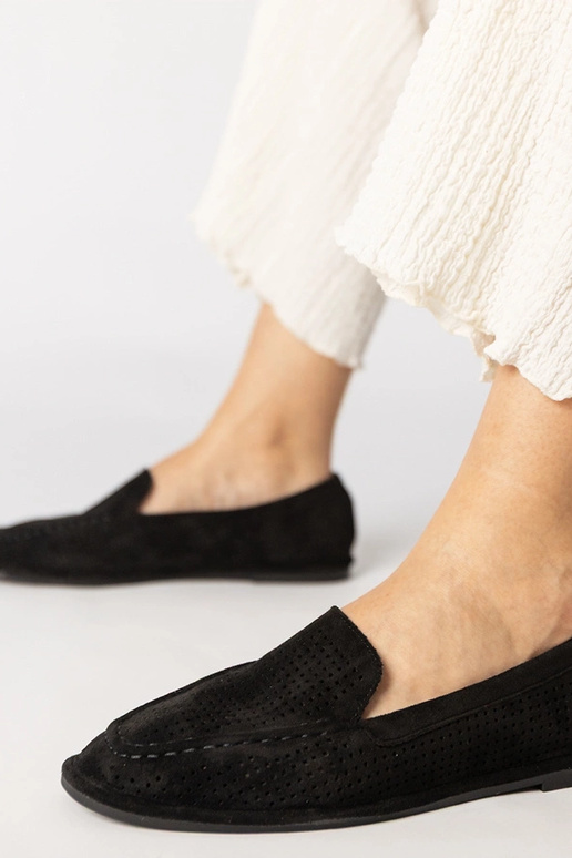 Czarne mokasyny ażurowe z ekozamszu...