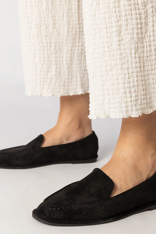 Czarne mokasyny ażurowe z ekozamszu...
