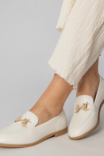 Białe mokasyny zdobione... 2