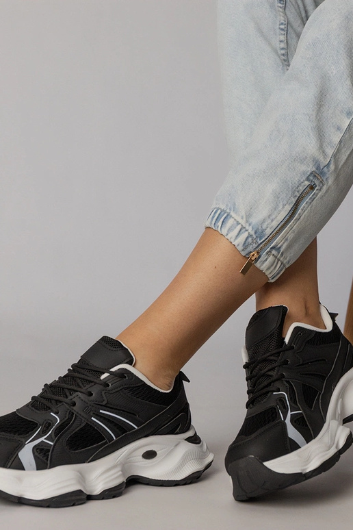 Czarne sneakersy sportowe na masywnej...