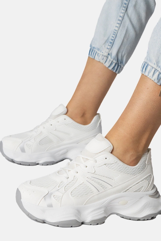 Białe sneakersy sportowe na masywnej...