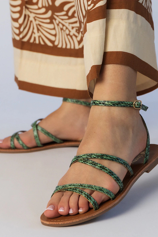 Zielone sandały na płaskiej podeszwie...