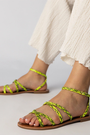 Żółte sandały na płaskiej... 2