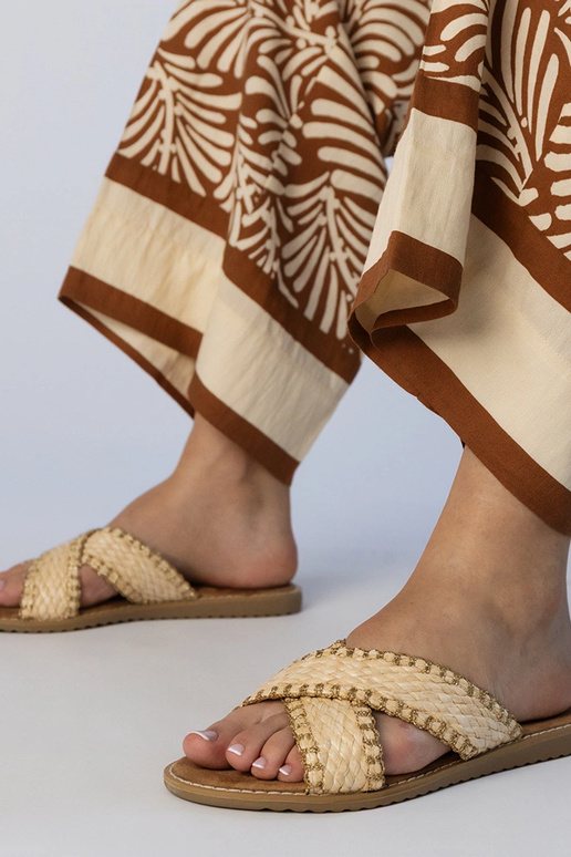 Beżowe klapki damskie plecione Ellinara