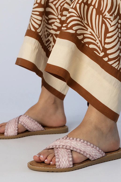 Różowe klapki damskie plecione Ellinara