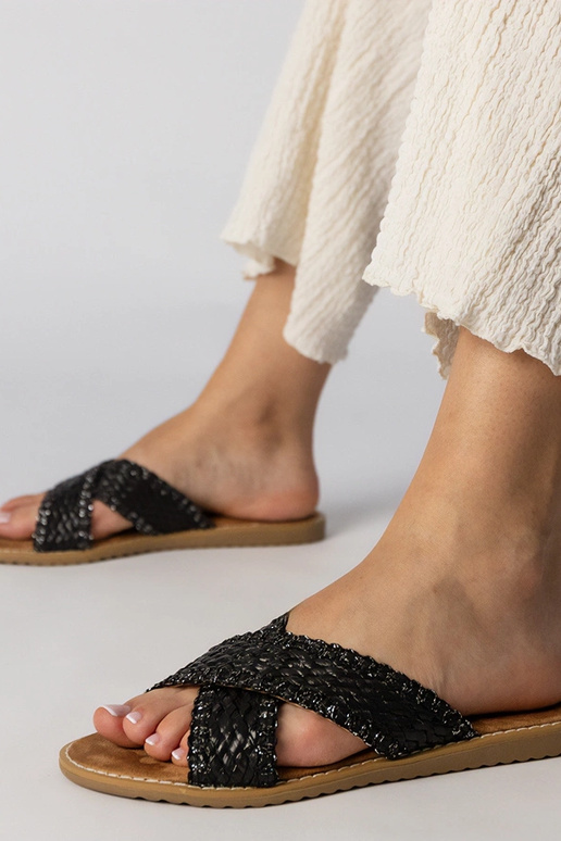 Czarne klapki damskie plecione Ellinara