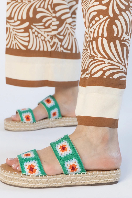 Zielone klapki espadryle haftowane Lelis