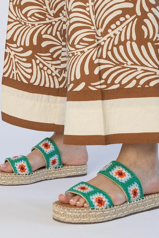 Zielone klapki espadryle haftowane Lelis