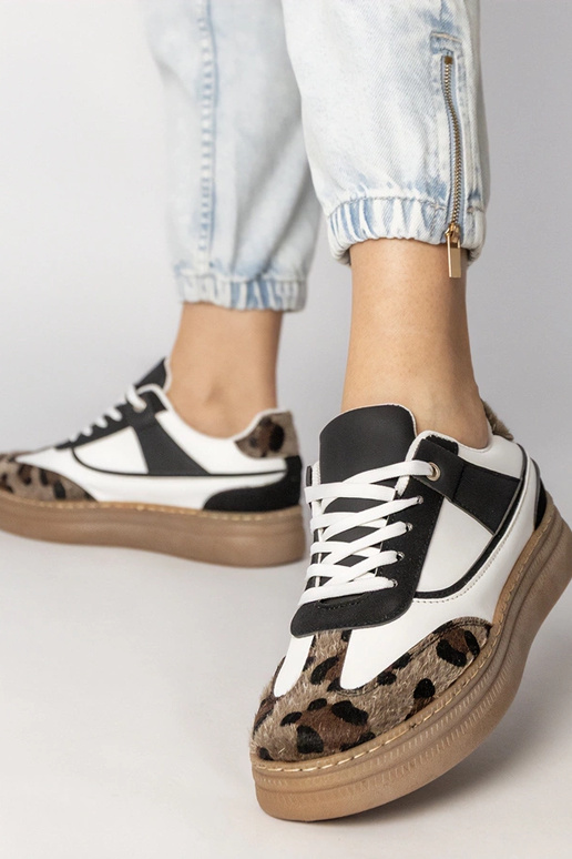 Czarno-białe sneakersy z panterkowym...