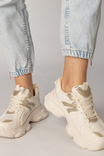 Beżowe sneakersy damskie sportowe ze złotą wstawką Sandra 2