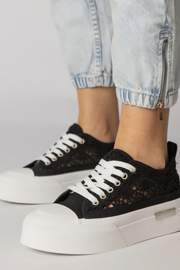 Czarne trampki sneakersy damskie ażurowe Runna 2