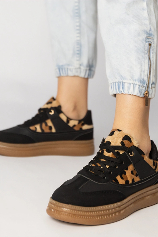 Czarne sneakersy z panterkowym...