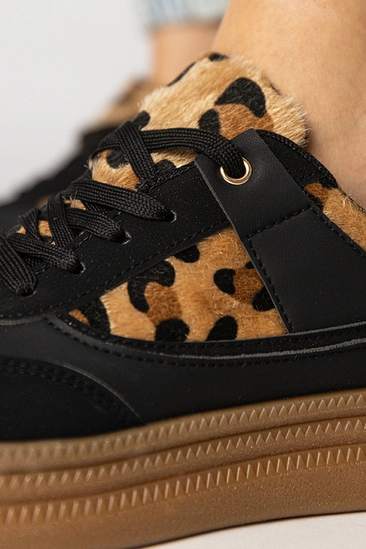 Czarne sneakersy z panterkowym...