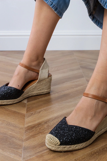 Czarne sandały brokatowe na...