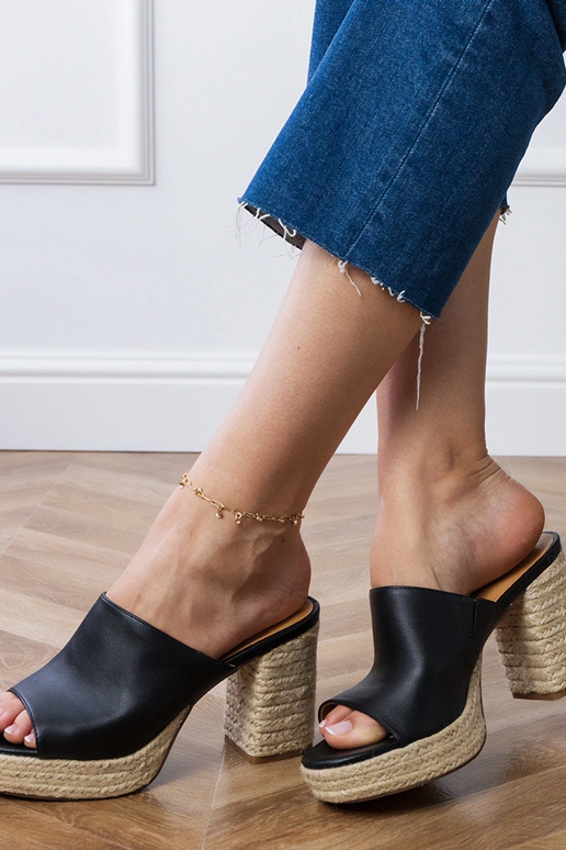 Czarne klapki espadryle na słupku Grande Czarne klapki espadryle na słupku Grande