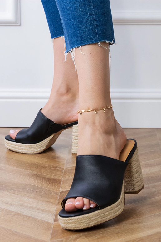Czarne klapki espadryle na słupku Grande Czarne klapki espadryle na słupku Grande