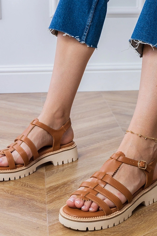 Brązowe sandały gladiatorki ze...