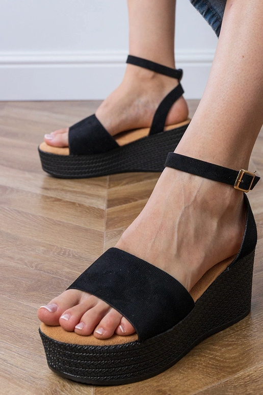 Czarne sandały na platformie z...
