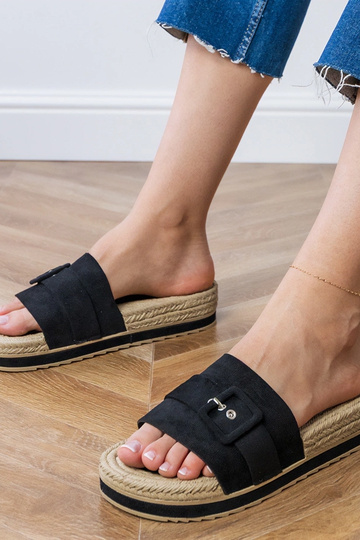 Czarne klapki na platformie... 2