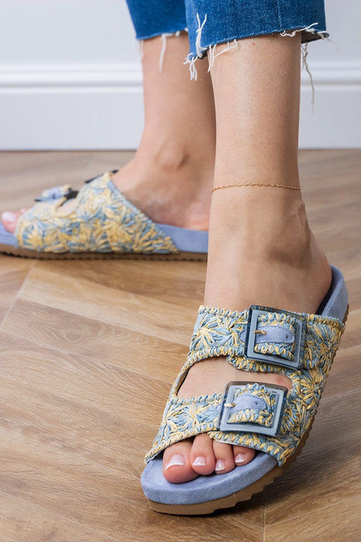 Niebieskie klapki szydełkowe z... Niebieskie klapki szydełkowe z...