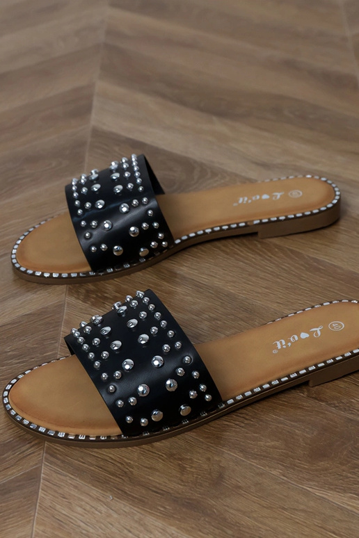 Czarne klapki płaskie z dżetami na... Czarne klapki płaskie z dżetami na...